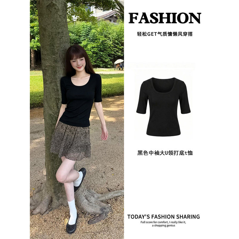 Black U-neck mid-sleeve intellectual chic top with a unique design, women's niche slim-fit short-sleeve t-shirt for early autumn wear Black U-neck mid-sleeve intellectual chic top with a unique design, women's niche slim-fit short-sleeve t-shirt for early autumn wear