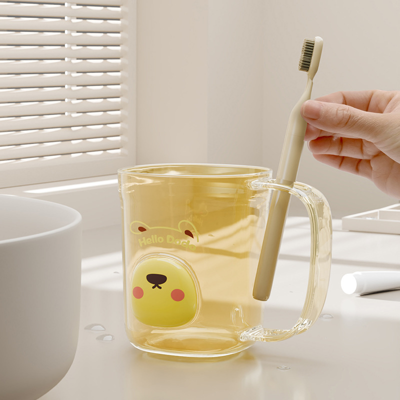 Escova de dentes infantil com enxaguante bucal, para uso doméstico em família de três pessoas, leve e luxuosa, em plástico cilíndrico._voghion.com