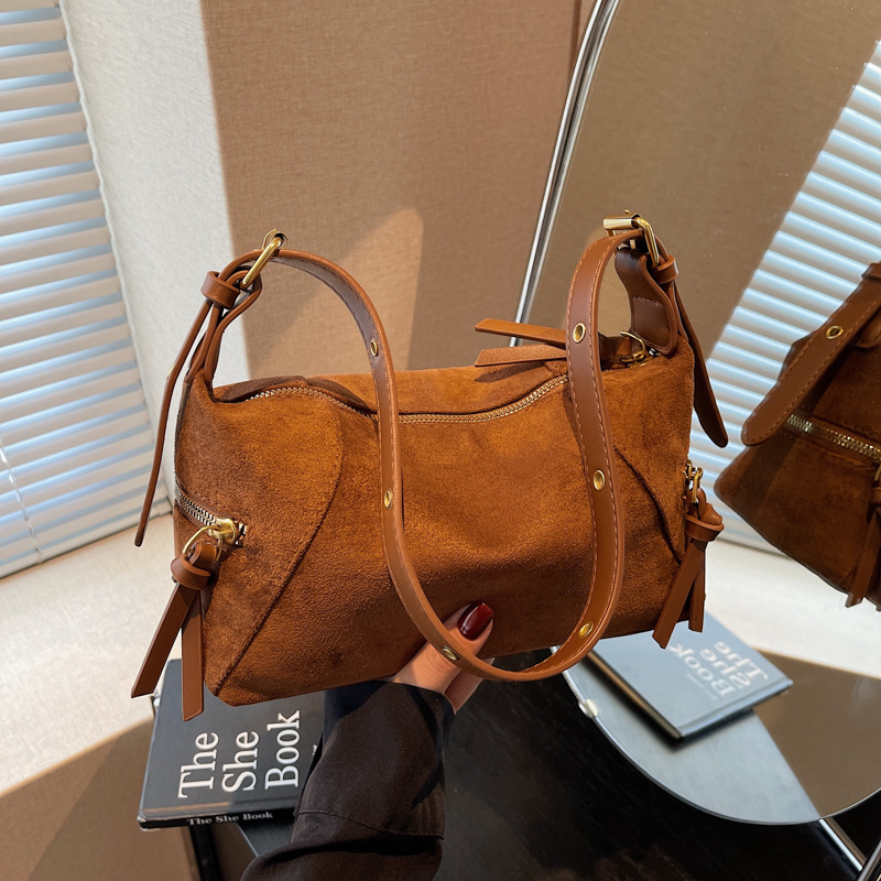 Bolsa de almohada de gamuza retro esmeriada, bolsa de hombro, bolsa de brazo, otoño y invierno de 2025, nueva bolsa de mochila para mujeres
