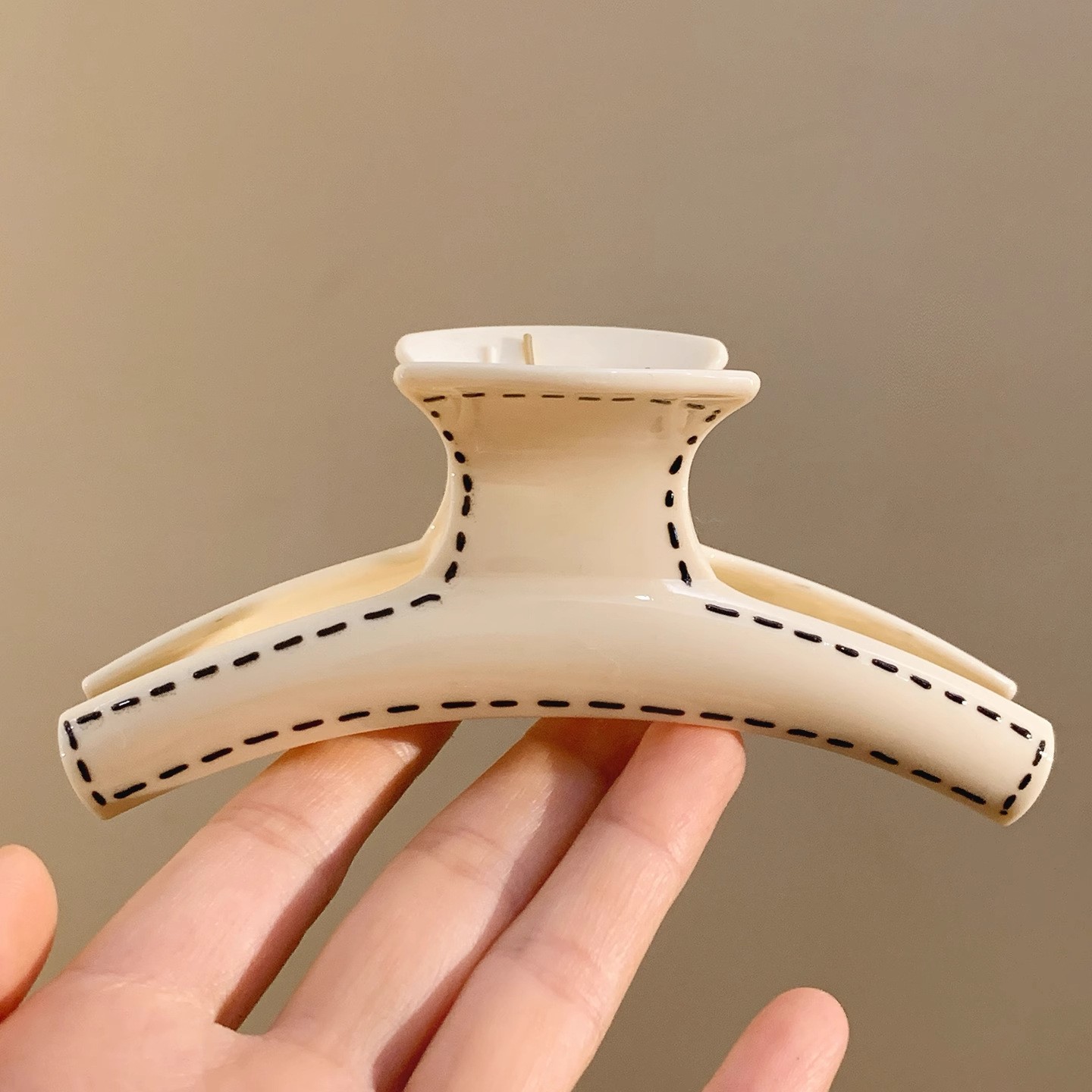 White lines [11.5cm large size ~ suitable for normal hair volume]