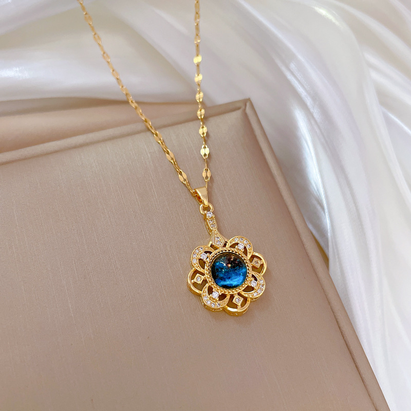 Wholesale Simple Style Flower Titanium Steel Copper Hollow Out Inlay Gem Zircon Pendant Necklace display picture 6
