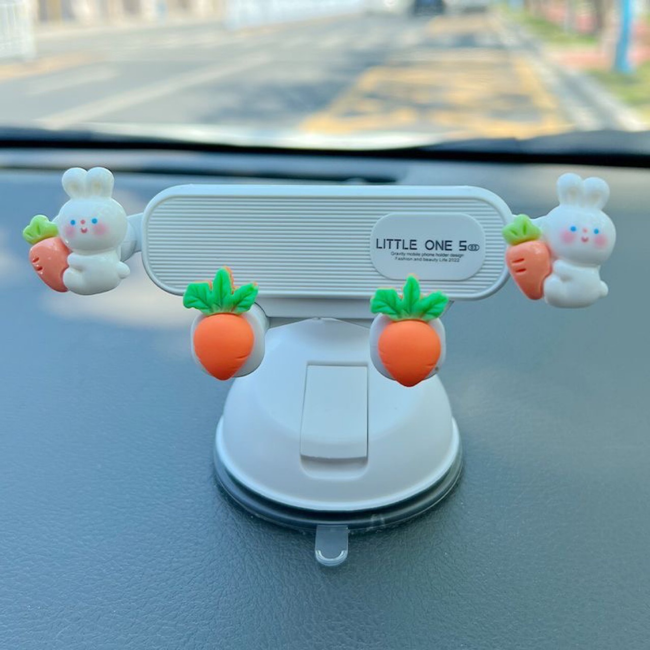 Mobile phone holder for car, suction cup type, dashboard support, navigation, in-car use, 2025 new model, cartoon design for female drivers