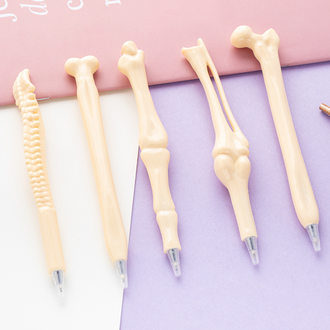 Nuevo y creativo bolígrafo de hueso de oficina estudiantil papelería plástico bolígrafo de forma de hueso realista bolígrafo de fábrica al por mayor