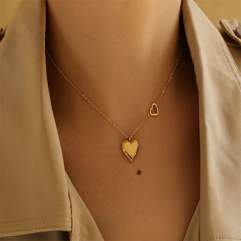 Fashion Heart Shape Titanium Steel Inlaid Gold Pendant Necklace display picture 5