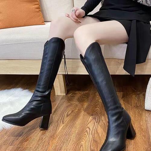 Chunky-heel, knee-high, white square-toe slim boots—new style riding boots with fleece lining, tall boots for women.