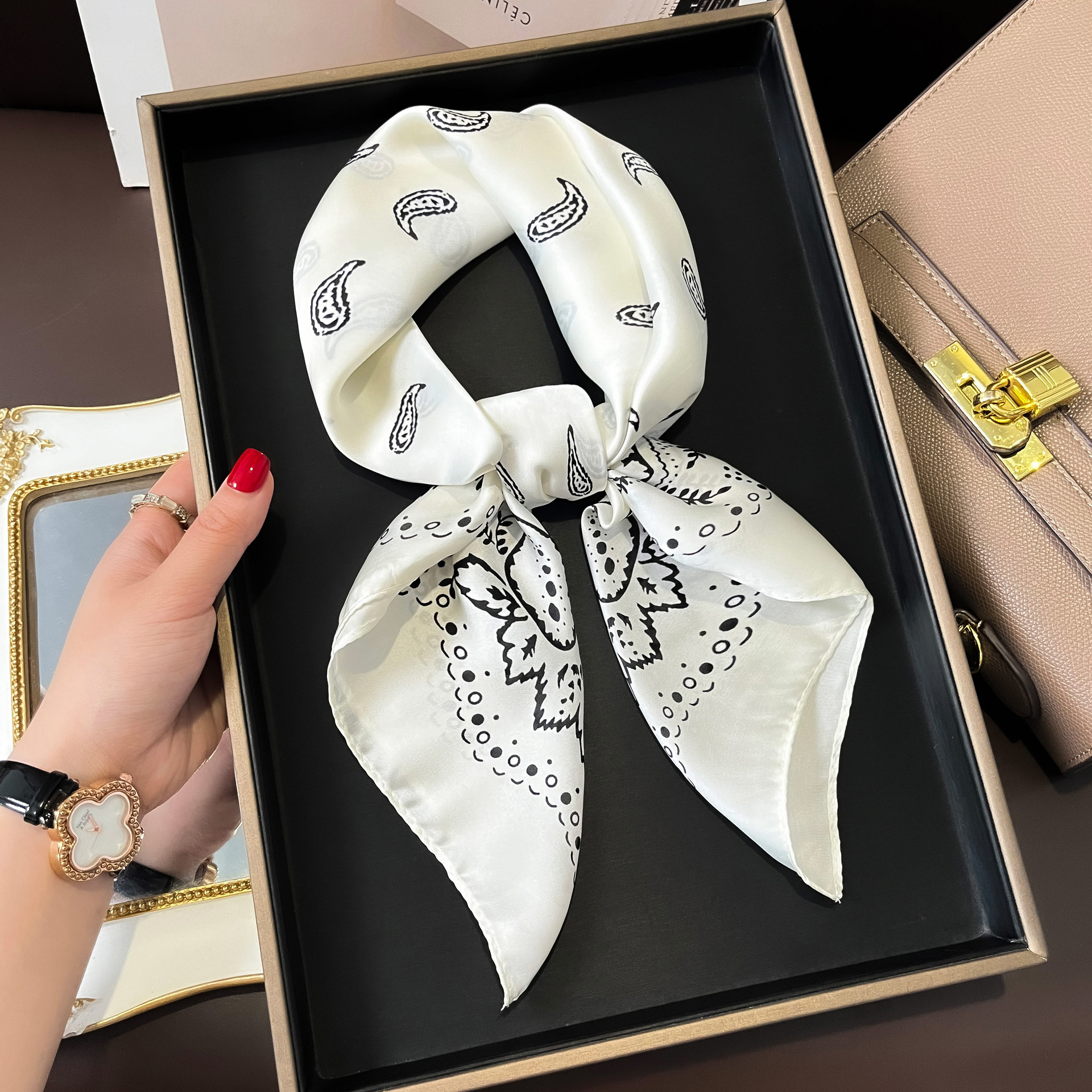 2023 été fleur de cajou polyvalent 70 petit carré écharpe Imitation soie femmes enfants jour cadeau décoration écharpe_voghion.com