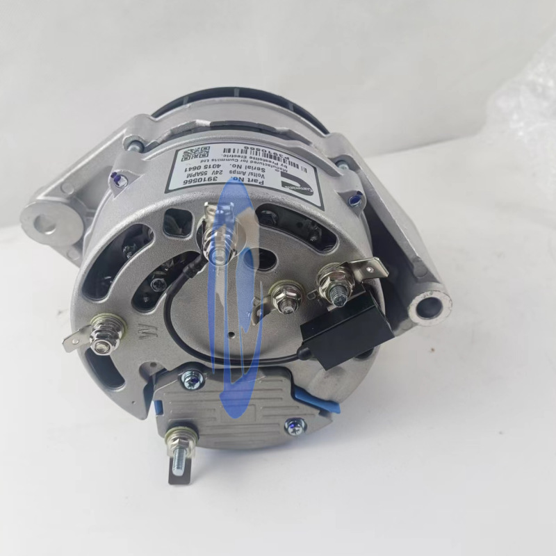 Dongfeng Cummins 6BT Construction Machinery Engine Parts Charger 3975139 3910566