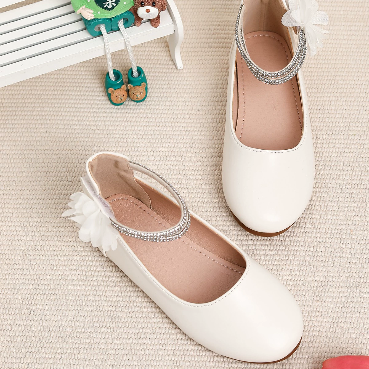 Трансграничная обувь принцессы для девочек весна и лето новые плоские белые детские кожаные туфли на мягкой подошве цветочные туфли для отдыха