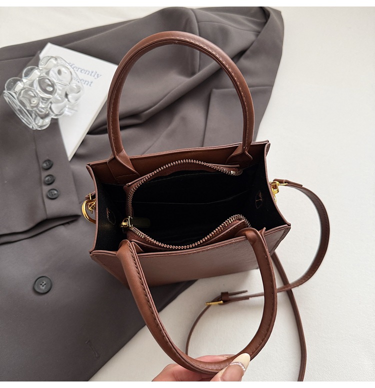 This year, the "Small Bag Women 2025" new trendy summer fashion, versatile and niche design hand-held shoulder crossbody bag is in vogue undefined