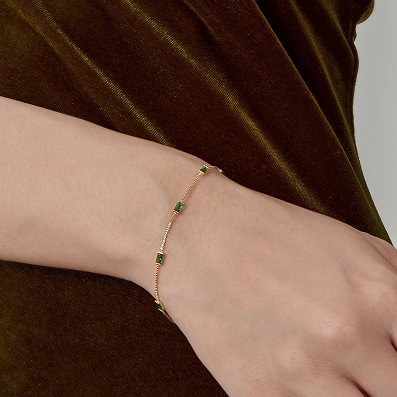 Simple elegant emerald square diamond bracelet high-grade light luxury geometric design bracelet fashionable retro all-matching accessories Simple elegant emerald square diamond bracelet high-grade light luxury geometric design bracelet fashionable retro all-matching accessories