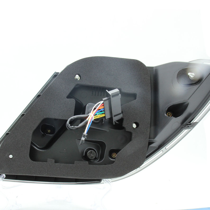 Aplicable a la modificación del conjunto de la luz trasera LED negro de Mercedes BZ C-Class W204 2007 - 2014