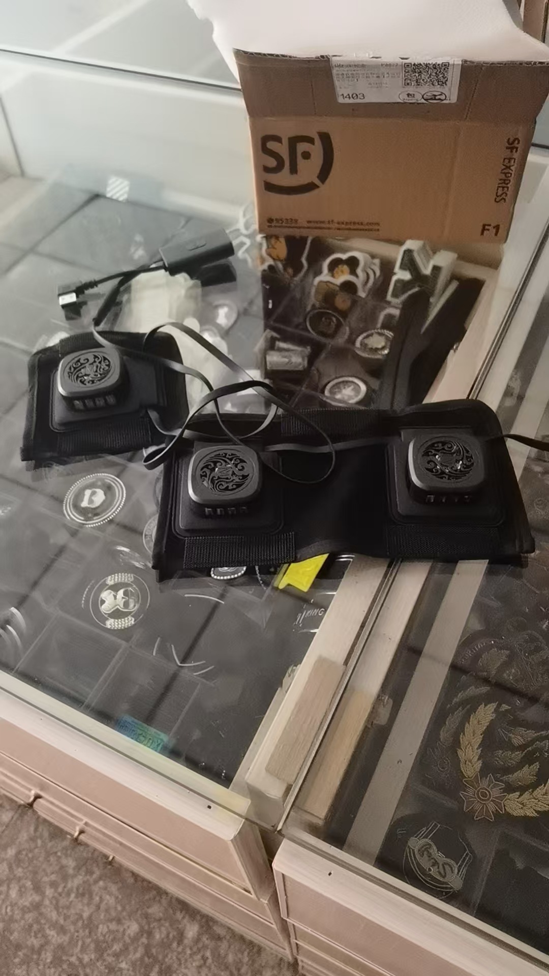 검은색 가열 및 냉장 의류