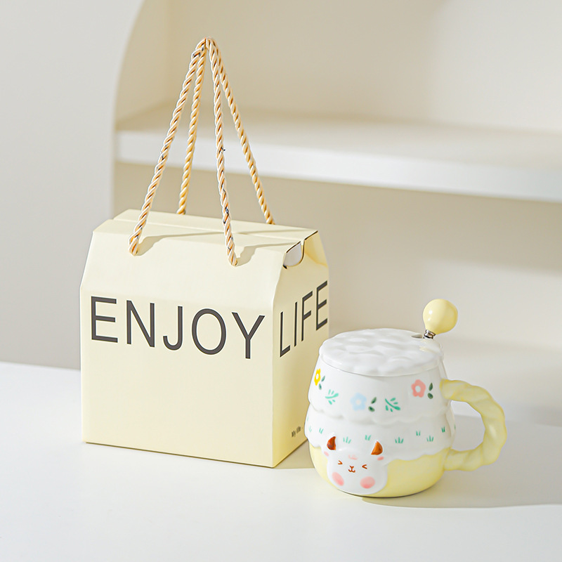 Caricatura de cordero tazas de chicas para dar a una amiga regalos de cumpleaños de alto valor facial estudiantes lindos y pequeños regalos prácticos chicas