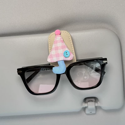 Storage Clip, Sun Visor Glasses | Sürətlər qutusu və əl tormozu başlıqları - pink-and-blue-checkered-umbrella-with-a-small-handle-beige-glasses-clip