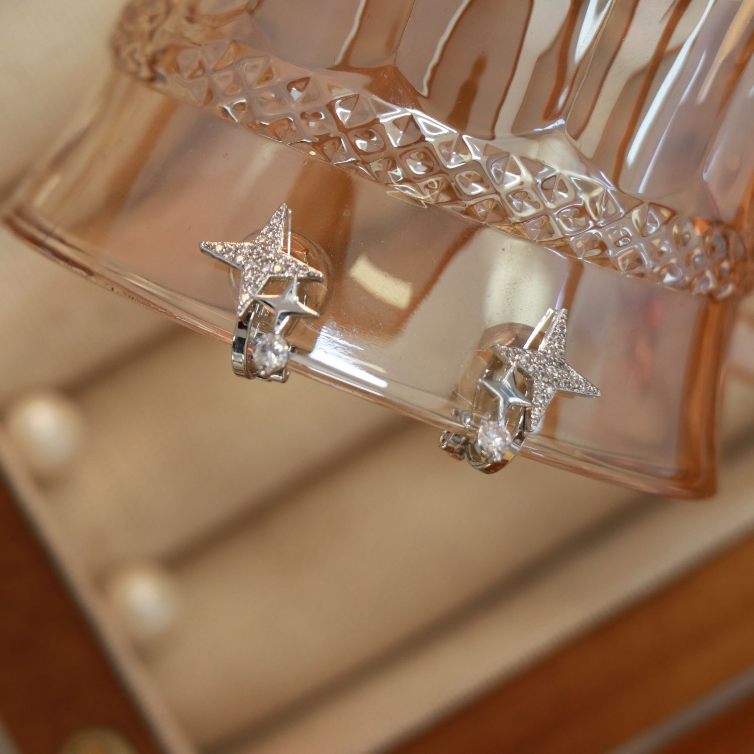 "Xinghe Leng Down" Doble estrellas auriculares auriculares auriculares nicho temperamento de alta calidad sencillo lujoso ligero sin agujeros de orejas