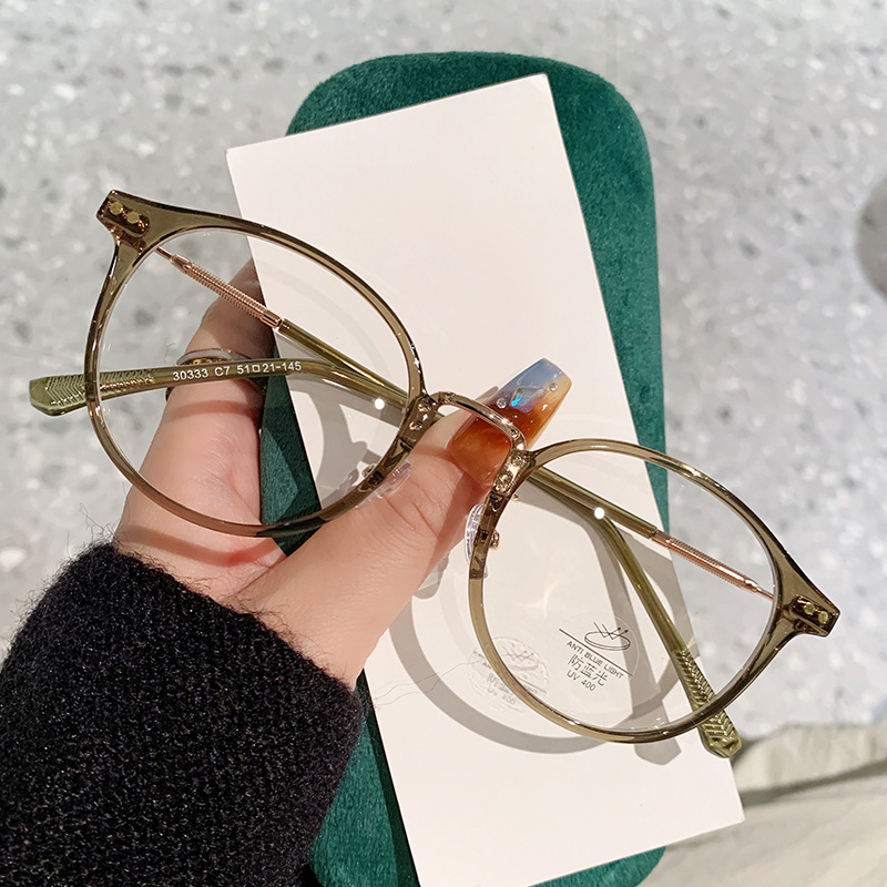 투명한 올리브 그린