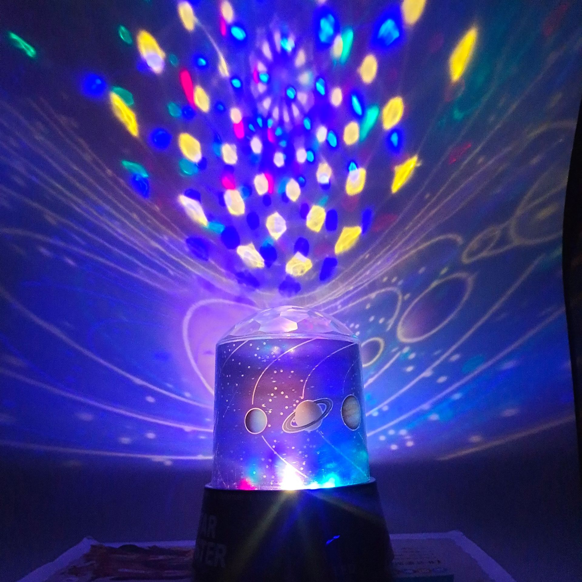 Lámpara de proyección de cielo estrellado de segunda generación lámpara de cielo estrellado de color múltiple creativo pequeño regalo luz de noche multicolor opcional al por mayor