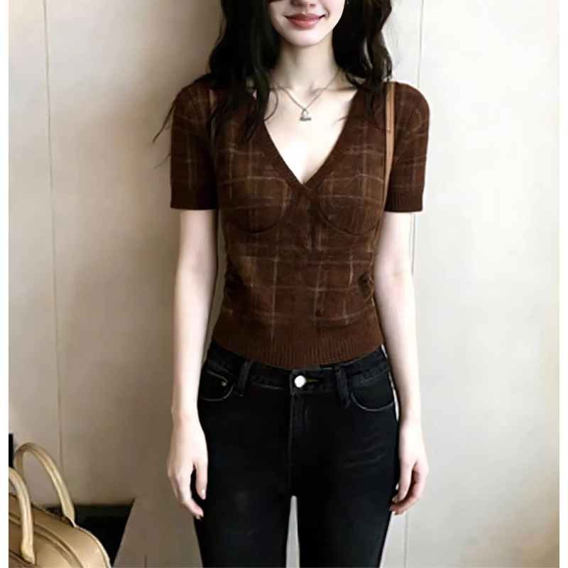 Melard's Outfit: Brown Knitted Short-Sleeve T-Shirt for Women, Spring Season, Slim-Fit Base Layer Top for Petite Sizes