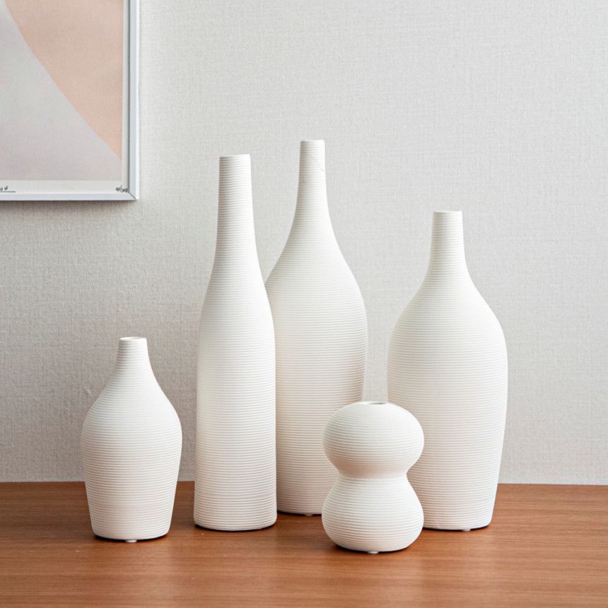 Jarrón de arte creativo a rayas blancas Adornos Wabi-Jifeng Mesa de sala de estar Accesorios para el hogar Pequeña flor de cerámica