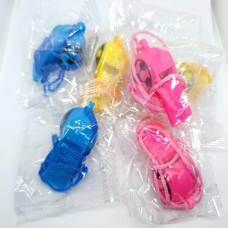Silbatos de Fútbol para la Copa Mundial al por Mayor, Recuerdos para Fiestas, Accesorios para Animar en Eventos Deportivos, Juguetes para Niños, Silbatos de Plástico Promocionales para Aficionados al Deporte.