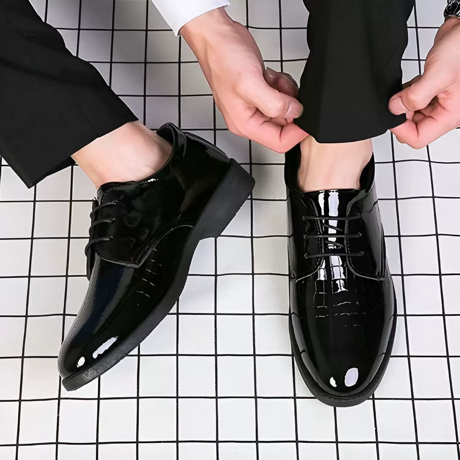 Мужские кожаные туфли 2024 года, новые, универсальные, чёрные, деловые, на шнуровке, для работы и свадеб.