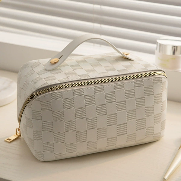 Milk white square [Pillow] Makeup bag