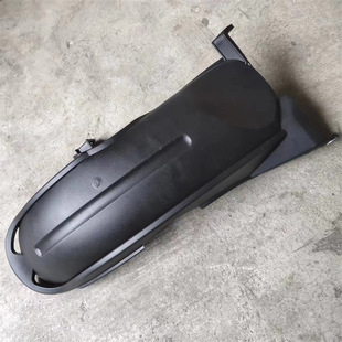 Direct pedal motorcycle GY6125 qiaoge ghost fire xunying Shang collar rear wheel fender PP plastic rear mud tile