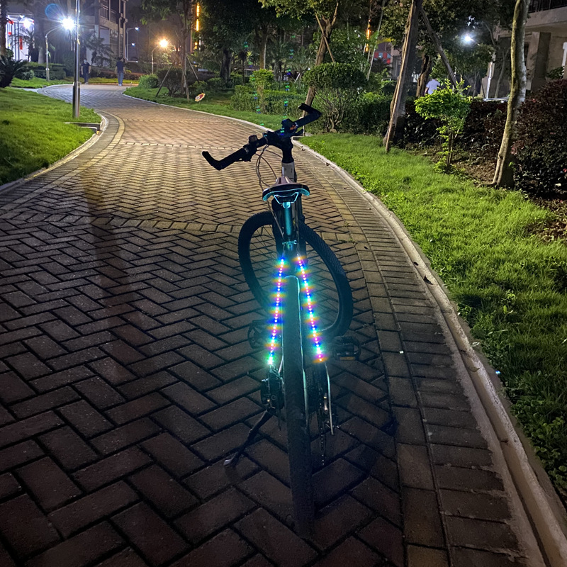 Luz decorativa de la bicicleta luz trasera de la bicicleta de montaña luz muerta luz voladora luz de advertencia Marco de luz estante de luz trasera