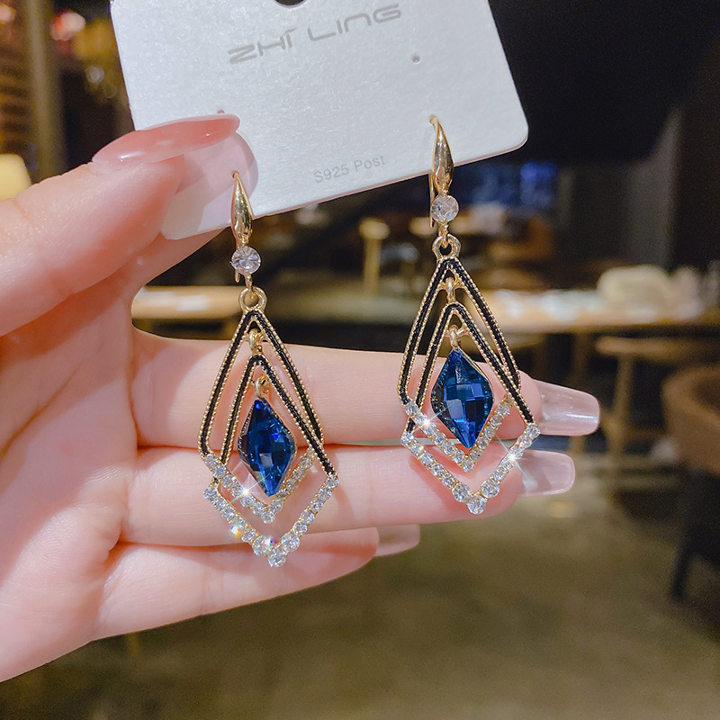 Geometric elegant long crystal earings