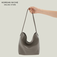 新しいファッション多用途大容量トートバッグ女性のニッチデザインソフトレザー素材韓国スタイルショルダーバッグシンプルでトレンディな