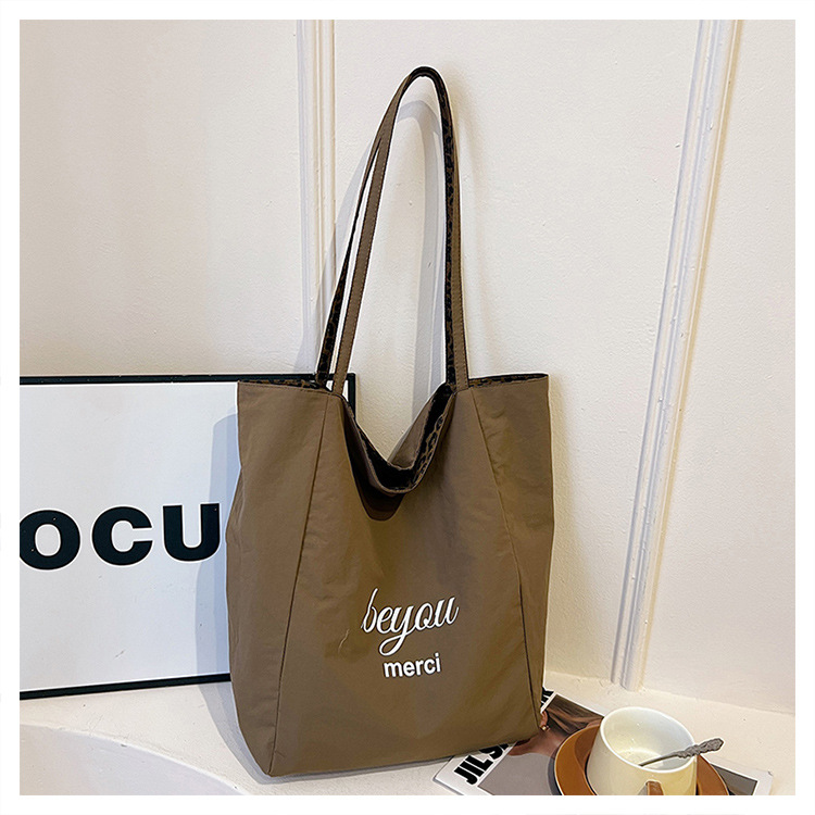 Doppelseitige Canvas-Tragetasche mit Leopardenmuster, große Kapazität, Damen-Umhängetasche im College-Stil, lässige Handtasche im City-Stil, Pendler-Tasche – Detail 19