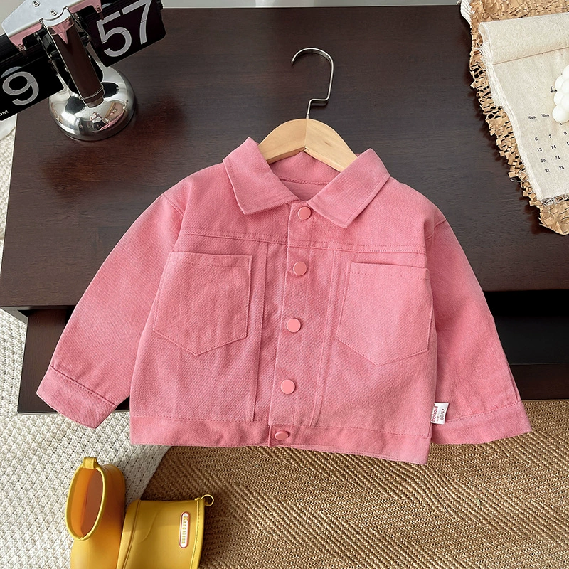 Розовая верхняя одежда для мальчиков, осенняя одежда, новый стиль 2025 года, красивая хлопковая одежда для маленьких и средних детей, модные детские куртки, модные и крутые.
