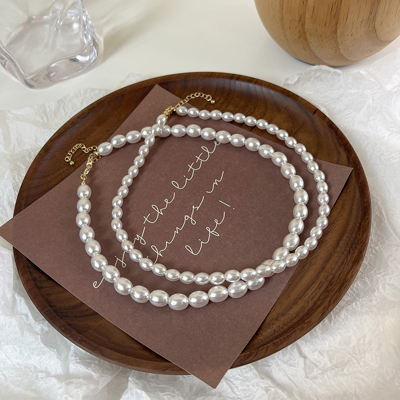 Fashion Retro Oval Pearl Necklace Simple Necklace display picture 1