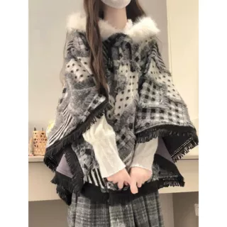 黑白格纹斗篷大衣宽松流苏连帽毛绒披肩超好看厚外套女春秋季