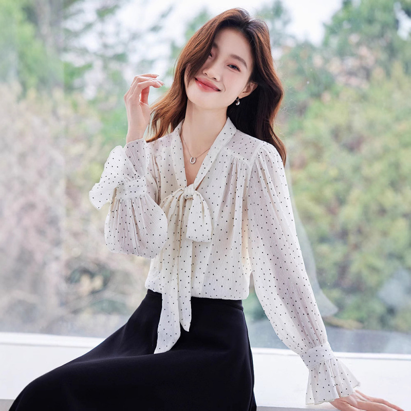 Spring shirt with bow