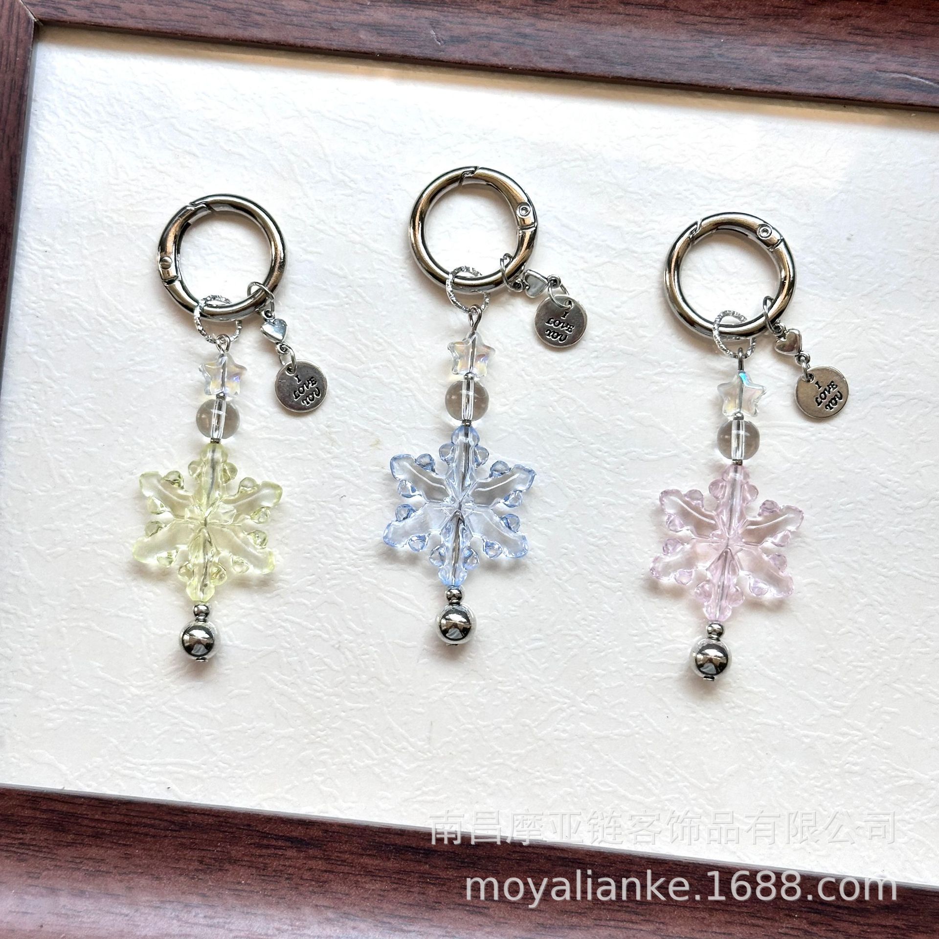 Winter Snowflake Limited Edition】Single Snowflake Phone Chain Pendant, Guban Chain, Fur Ball, Star Beaded Keychain Wholesale