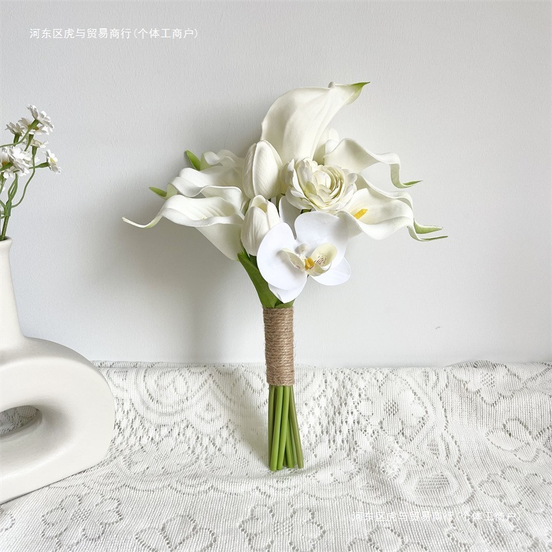 花嫁の結婚式の手持ち模擬チューリップオランダカイウユリの写真スタジオの写真の花束高級カップルの証明書手持ち花|undefined