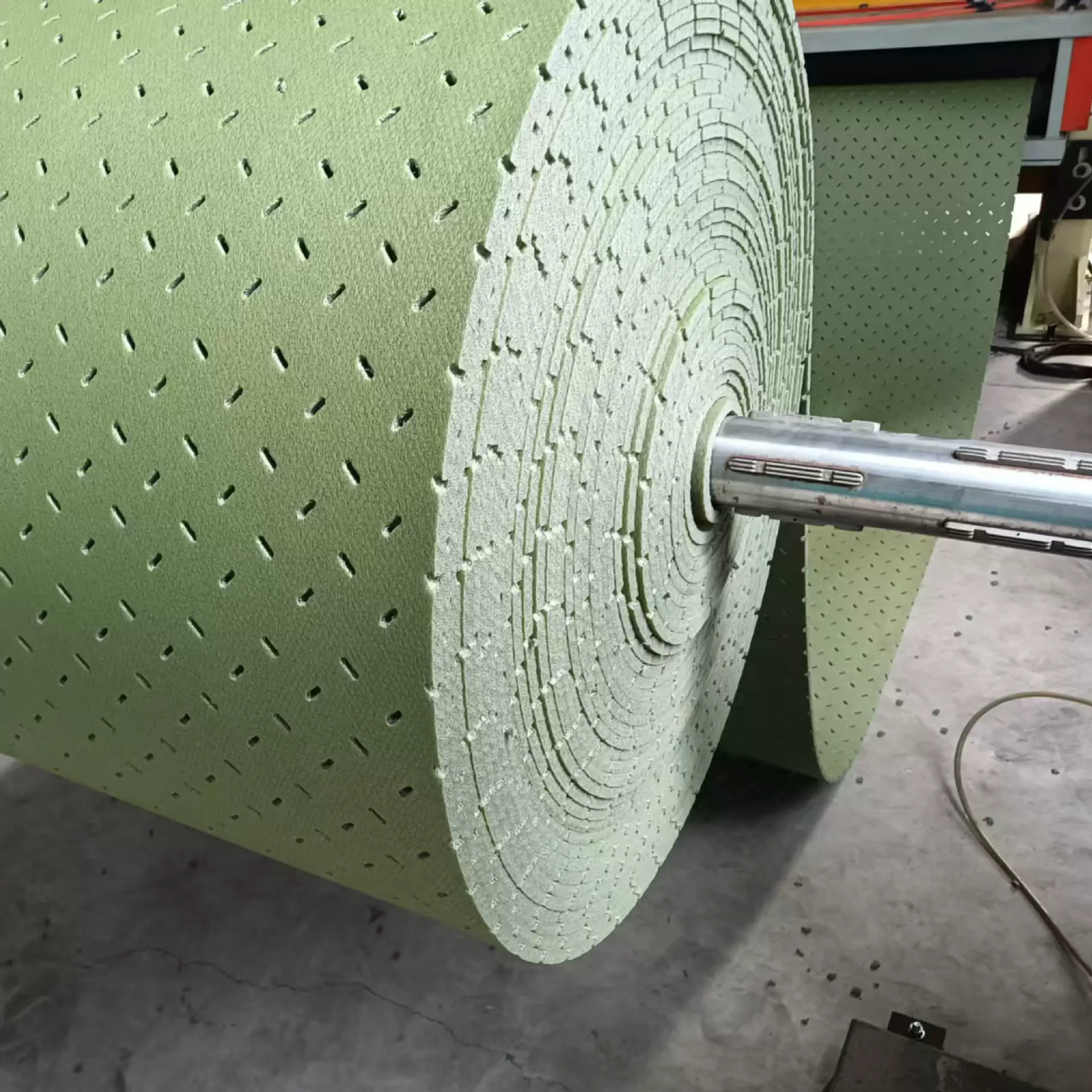 定制XPE人造草坪减震垫足球场层10mm运动减震缓冲垫室外高密度