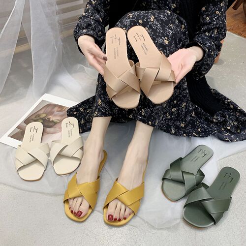 One-line flat-soled women's slippers 2024 summer new Korean style comfortable letter student beach women's shoes trend