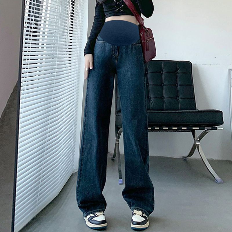 足の長い妊婦のジーパンはゆったりしています。|undefined