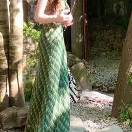 复古清新绿格纹吊带连衣裙女装新款夏季温柔气质收腰显瘦露背长裙