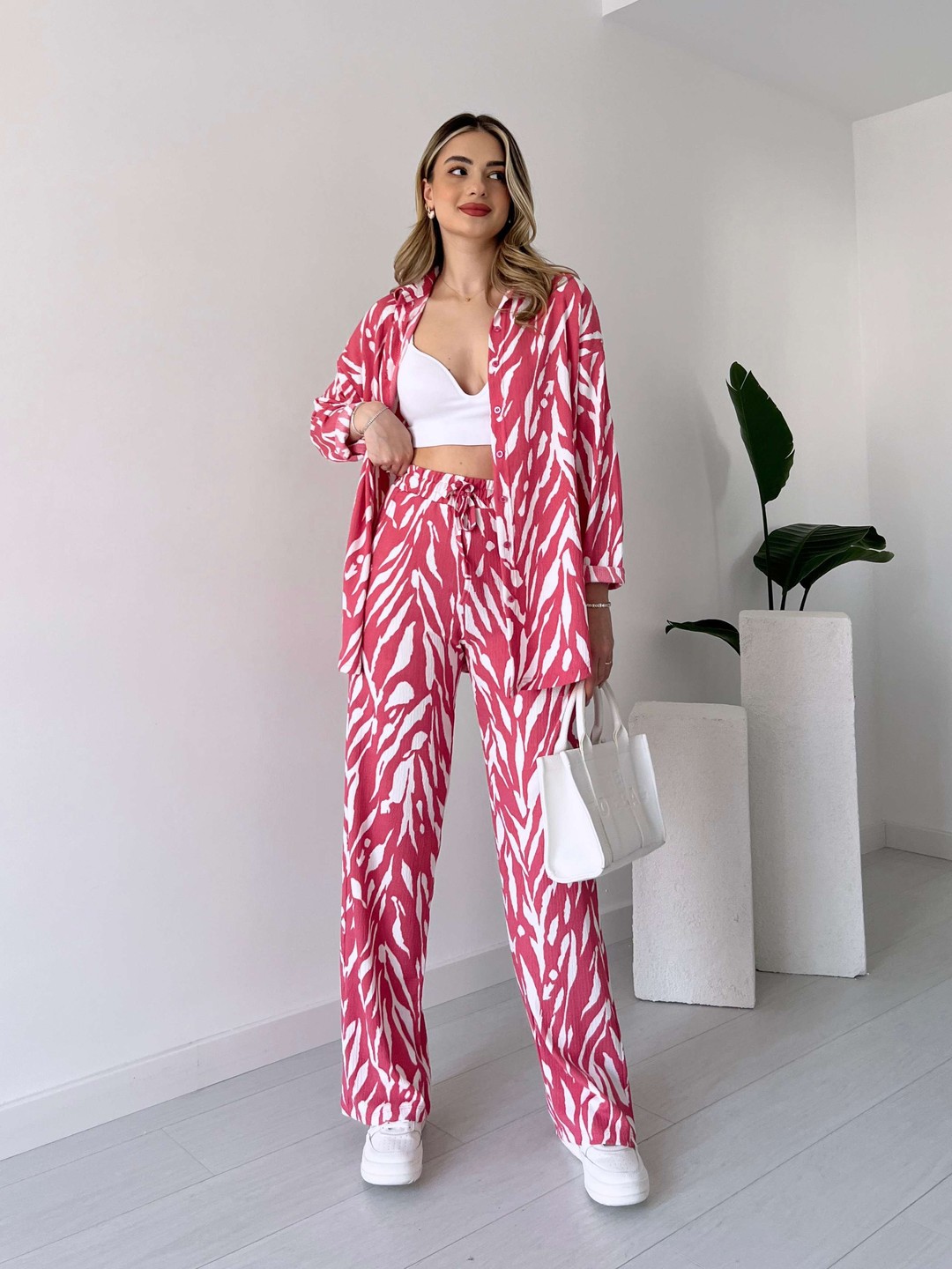 560g Weight Long Sleeve Sleeve Length Spandex, Polyester Fabric Type Pant Co-ord Set Sets Type 2 Pieces Set Quantity Daily Occasion Turndown Neckline Regular Fit Fit Type Printing Pattern Spring Season Women's Gender Printing Design Streetwear Style Daily Women's Streetwear Printing Spandex Polyester Printing Pant Co-ord Set Pants Sets 24