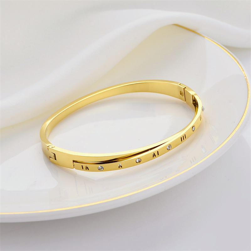 Pulsera de titanio y acero para mujer, diseño moderno y sencillo, pulsera de lujo que no se desvanece, venta al por mayor en stock.