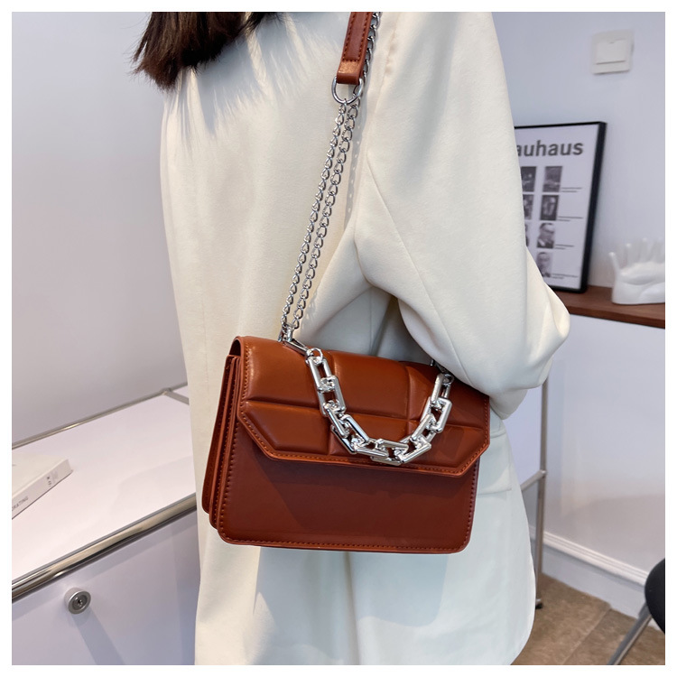 2022 Nouvelle Mode Solide Couleur Épaule Diamant Petit Sac Carré display picture 6