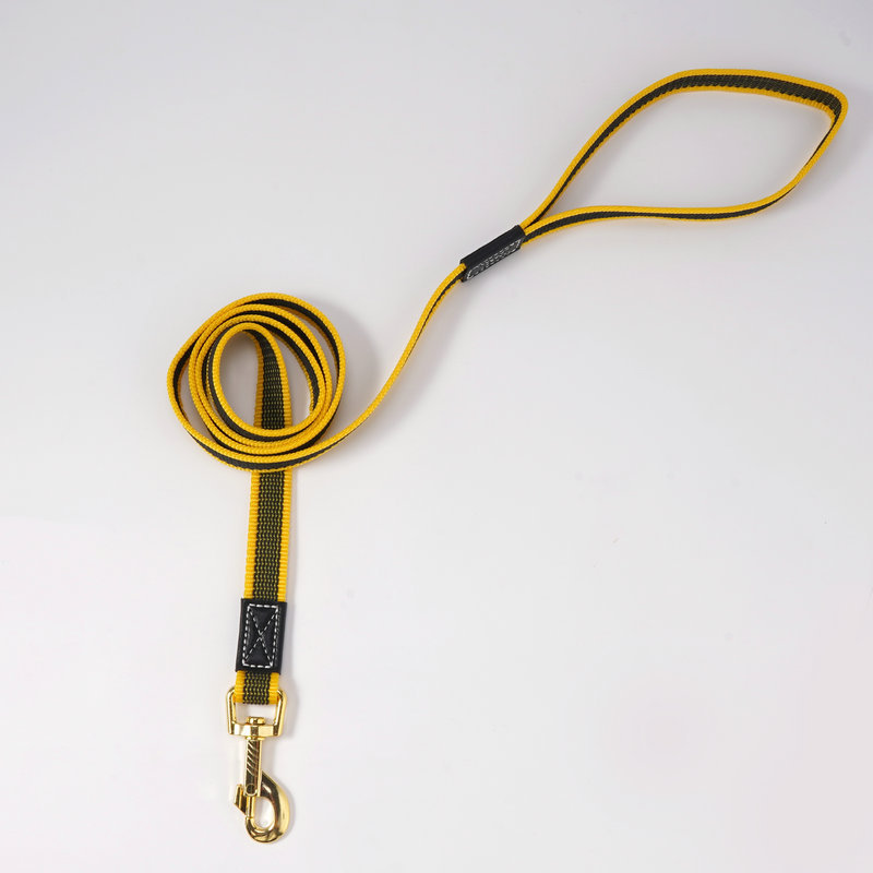 노란색 견인 로프
