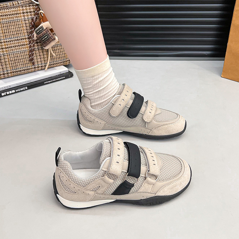 Women's retro Forrest Gump shoes, 2026 autumn new collection, featuring a color-block design, mesh upper, breathable material, and a flat, casual, and sporty style Women's retro Forrest Gump shoes, 2026 autumn new collection, featuring a color-block design, mesh upper, breathable material, and a flat, casual, and sporty style