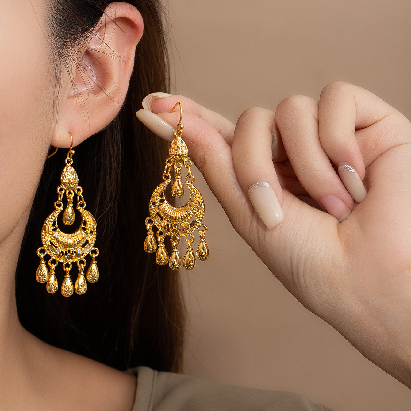 Retro golden earrings with tassels