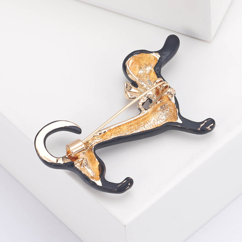 Hot-selling new creative cute oil-drip dachshund animal pin simple unisex brooch accessories