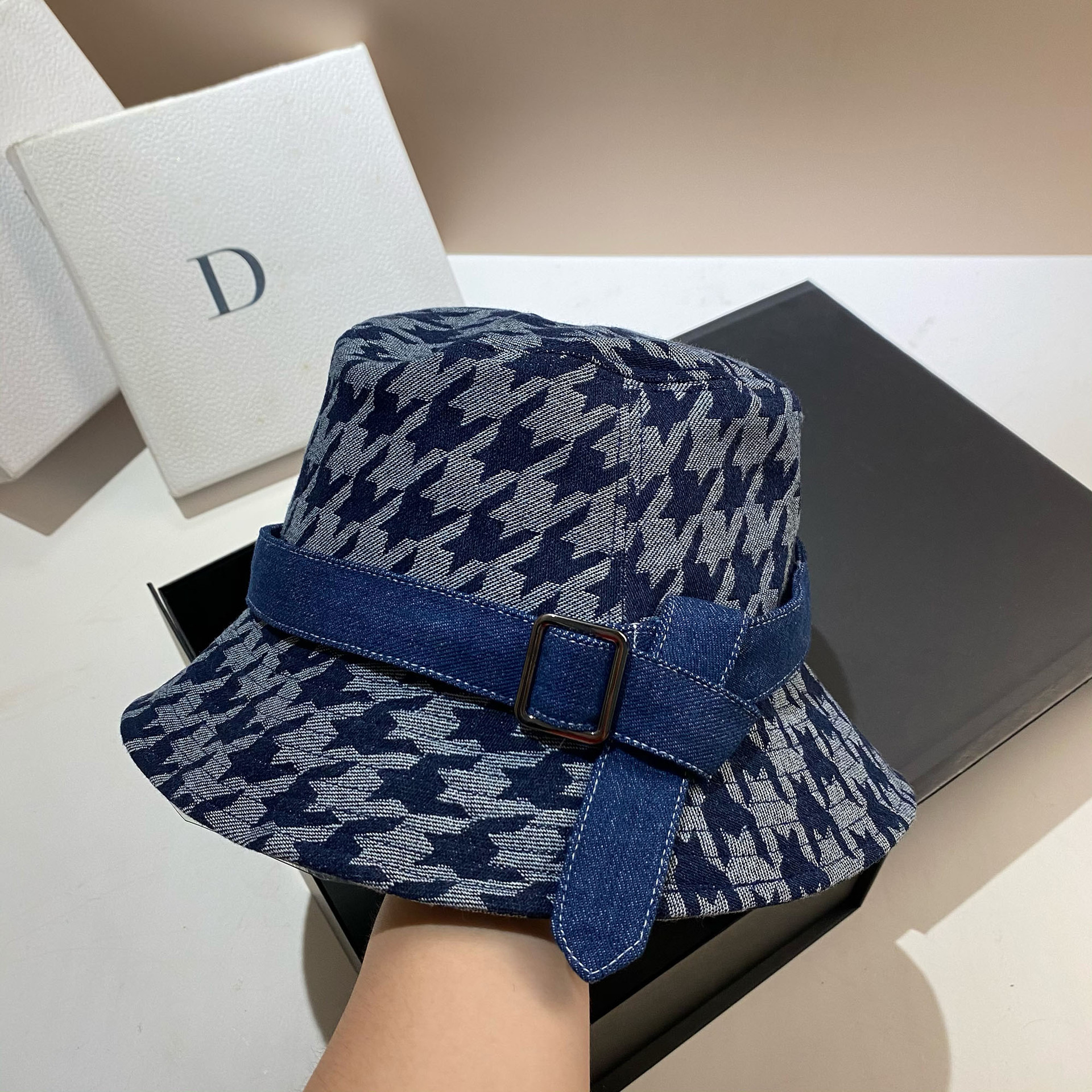 Women's Retro Streetwear Houndstooth Wide Eaves Bucket Hat display picture 2