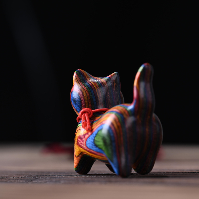 虹の木の彫刻のかわいい猫の手の件の虹の首をかしげる子猫のミニのデスクトップの置物の工芸品の家庭のアイデア|undefined